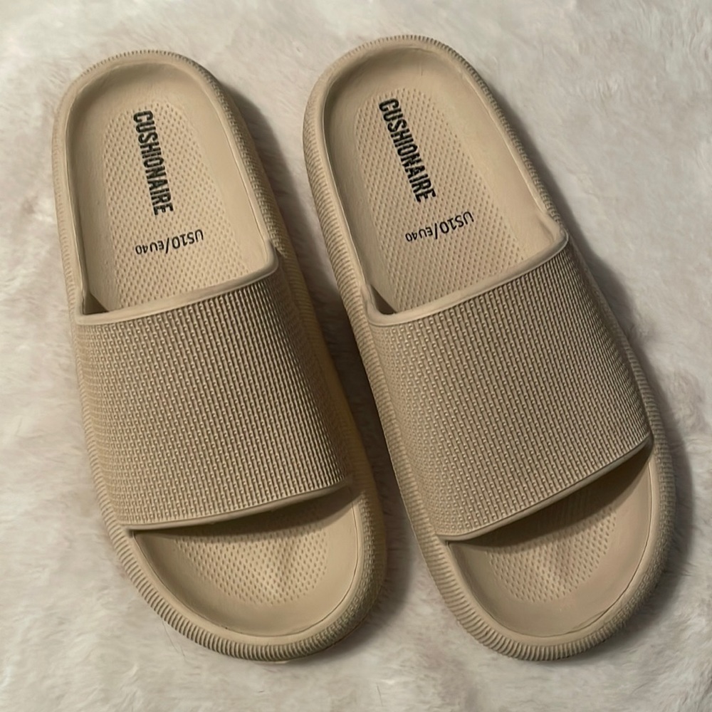 Cushionaire Cloud Slides - Size 10